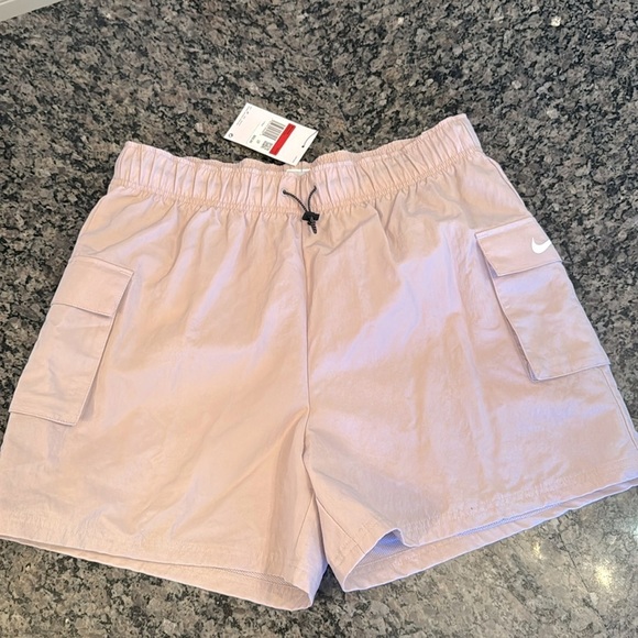 Nike Pants - Nike loose fit high rise pocket shorts NWT L